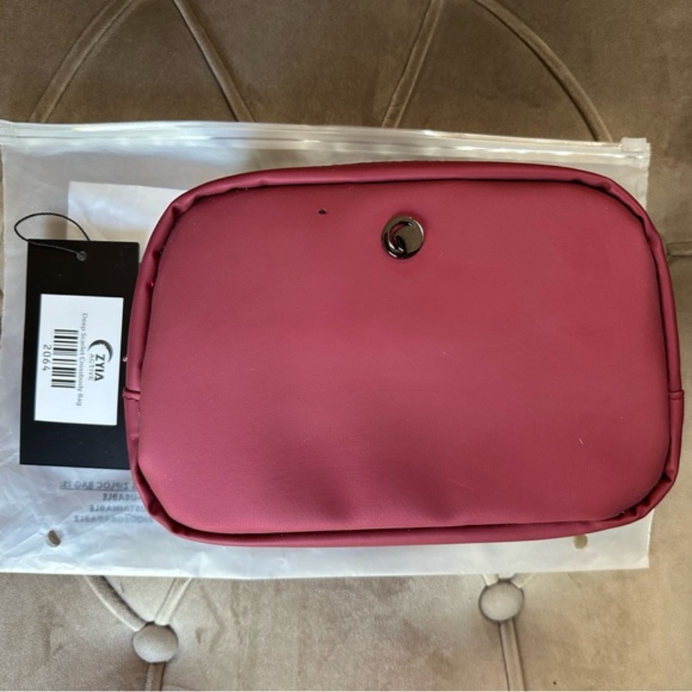 Zyia‎ Everywhere Belt Bag *flaw see notes*